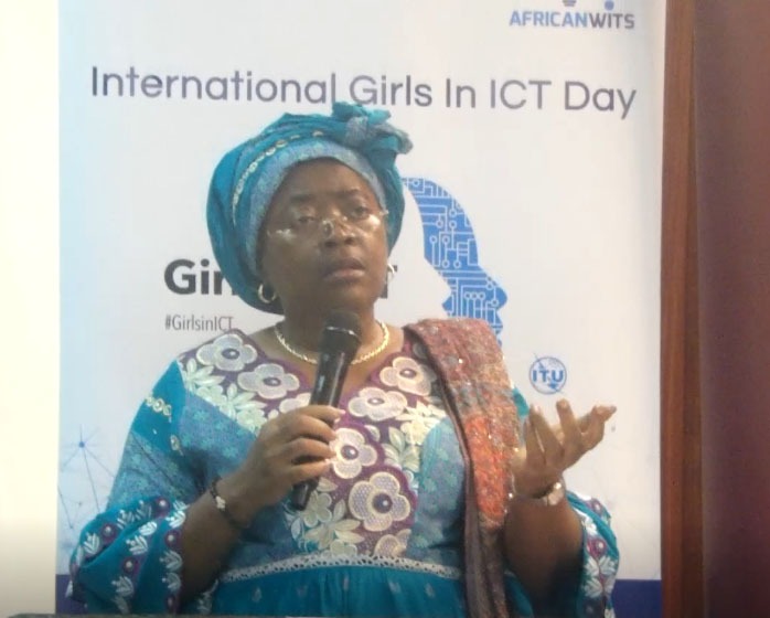 madame le ministre des Postes et Télécommunications, Minette Libom Li Likeng. Le « Girls in ICT day innovation chalenge » de AfricanWITS a mis en avant les talents de codeuses des jeunes filles