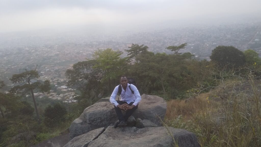 Mont Akok Ndoué l'un des sept collines de Yaoundé. 