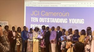 Article : Remise de prix pour récompenser les jeunes entrepreneurs camerounais