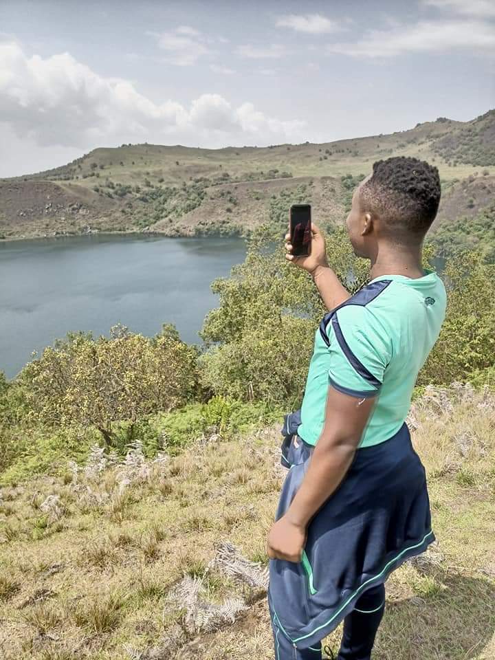 Rihanno Mars en visite aux lacs Males et Femelles dans le Sud-Ouest. Crédit : Rihanno Mars (avec autorisation)