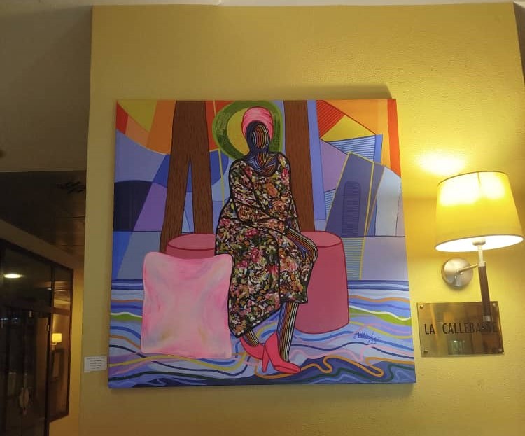 Tableau de Raoul Wansi exposé au Djeuga Palace Hotel du 05 mars au 05 avril 2025. Crédit : Armelle LOBE