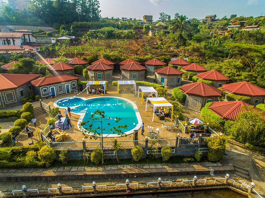 Vue aérienne de la piscine. Crédit : La vallée de Bana