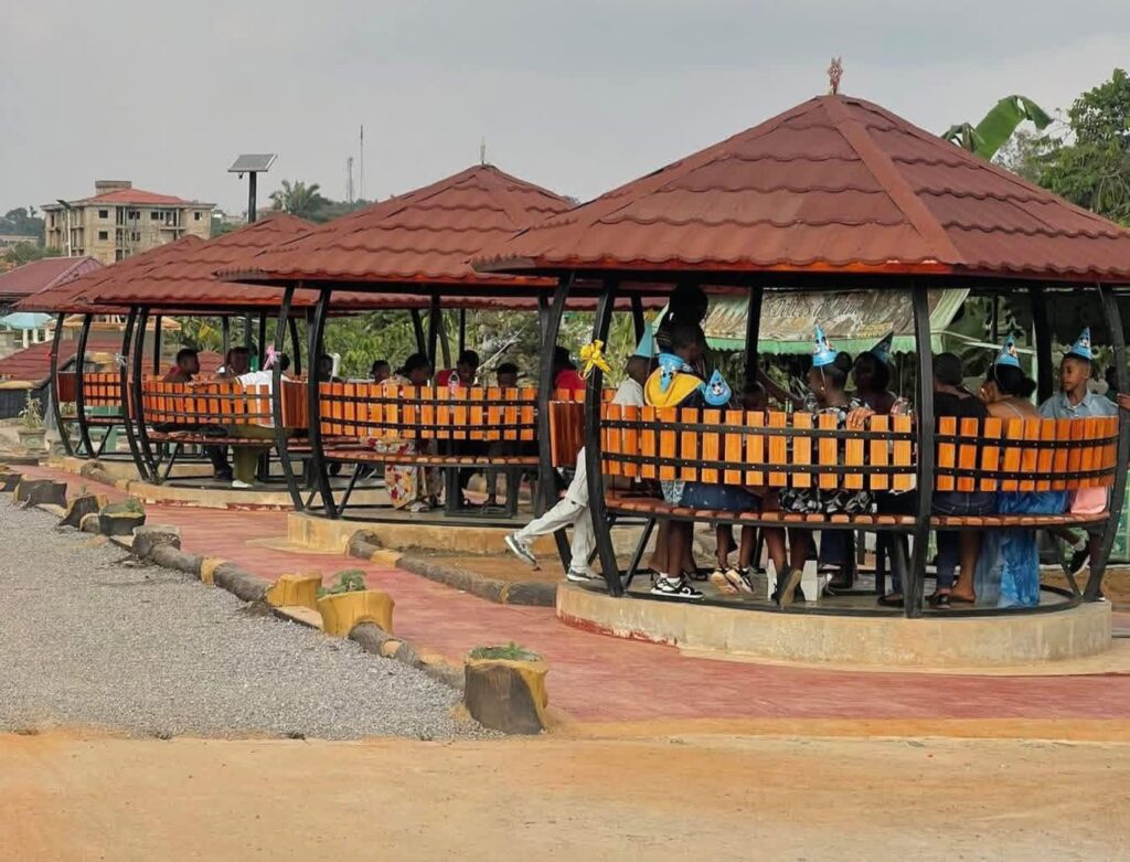 Article : Routes b&eacute;tonn&eacute;es, piscine, pergolas : Ecopark Yaound&eacute; change de visage