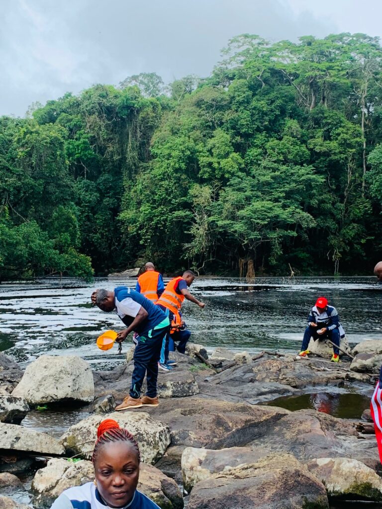 Sur les berges du Nyong au site touristique d’Assock. Crédit : Murielle Obele